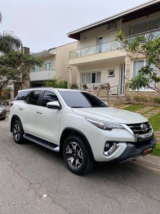 TOYOTA HILUX SW4 2.8 SRX DIAMOND 4X4 7 LUGARES 16V TURBO INTERCOOLER DIESEL 4P AUTOMÁTICO